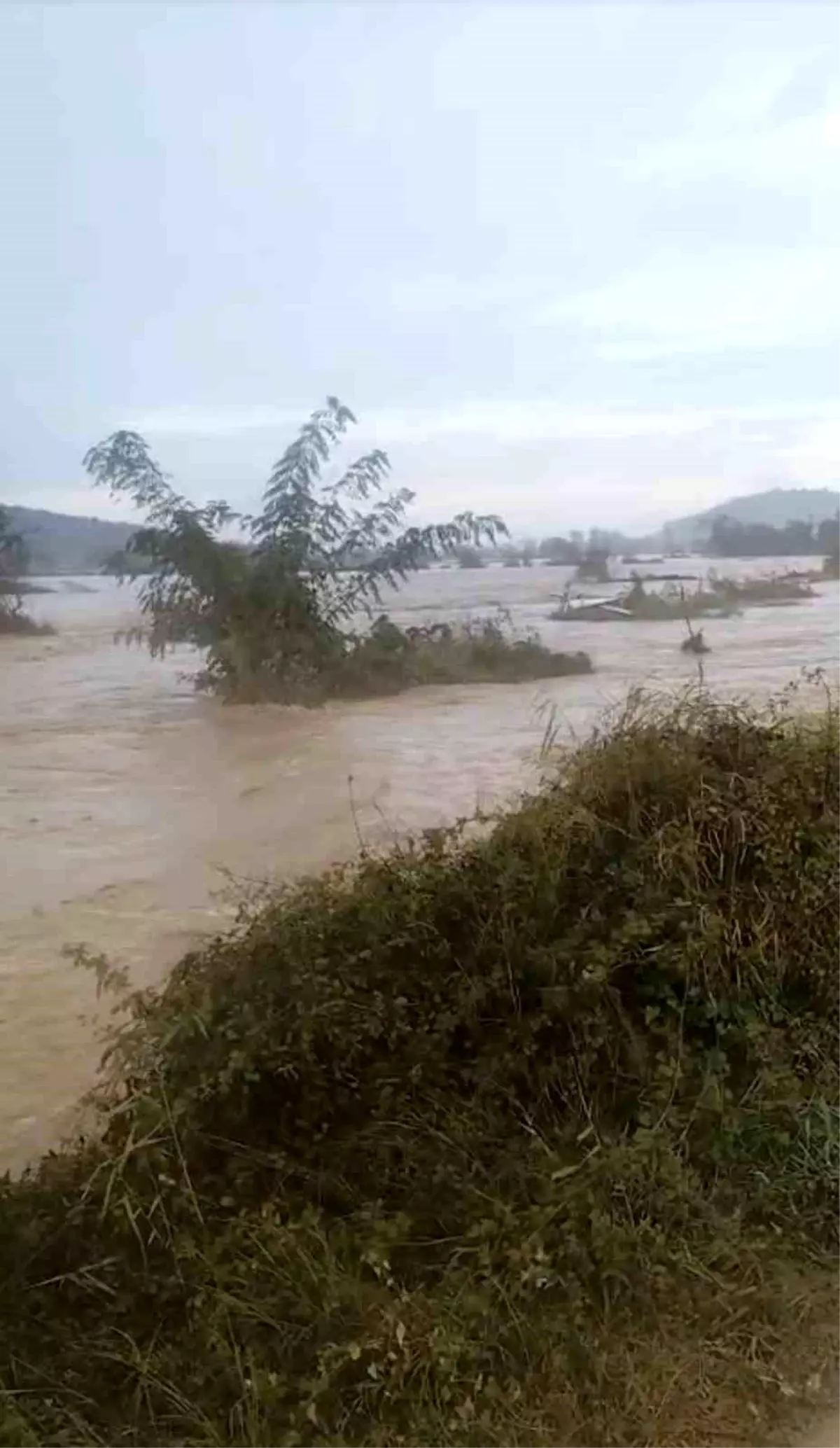 Gökçeada\'da Şiddetli Yağış Sele Neden Oldu