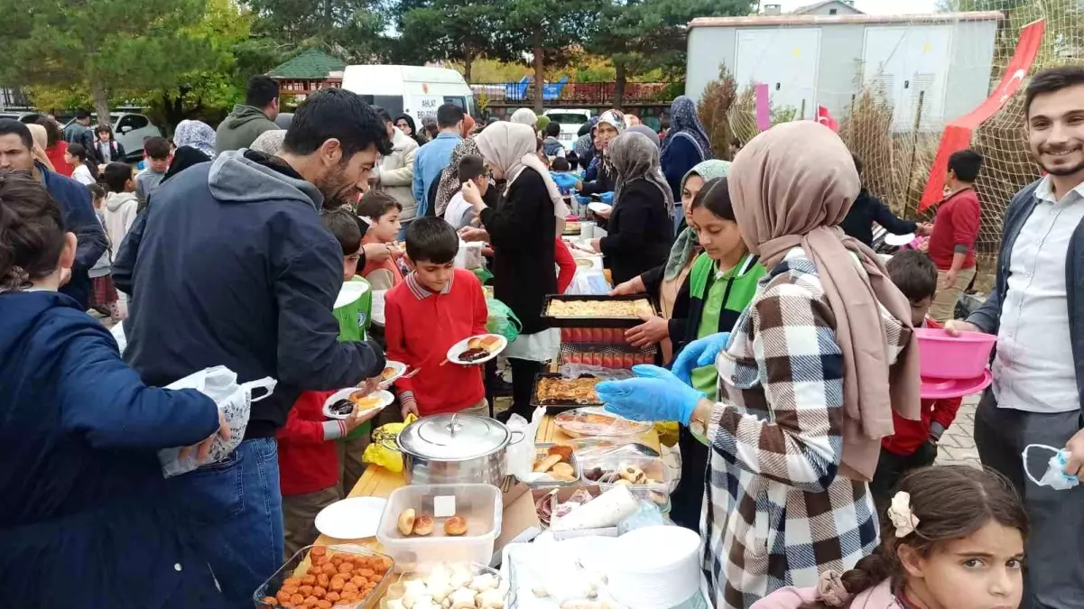 Ahlat\'ta Gazze İçin Yardım Etkinliği
