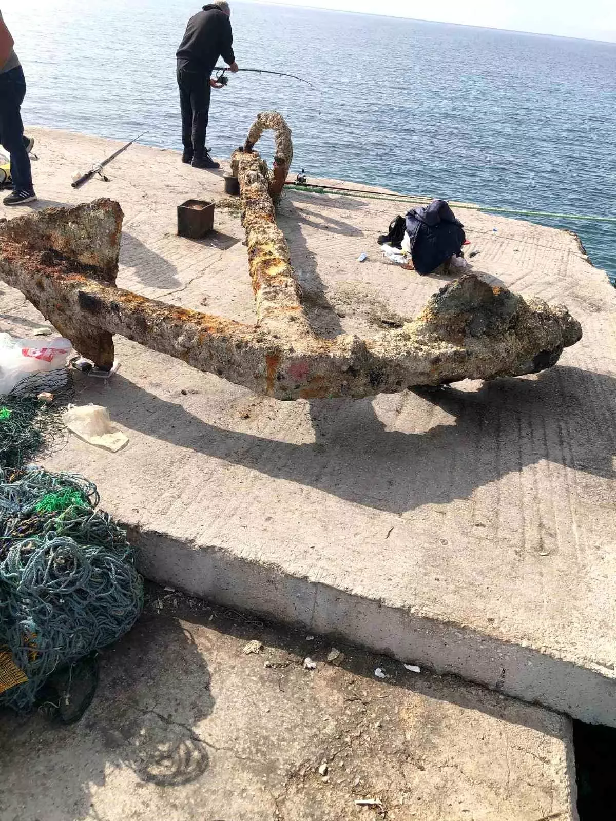 Ezine\'de Balıkçı Ağına 3 Tonluk Çapa Takıldı