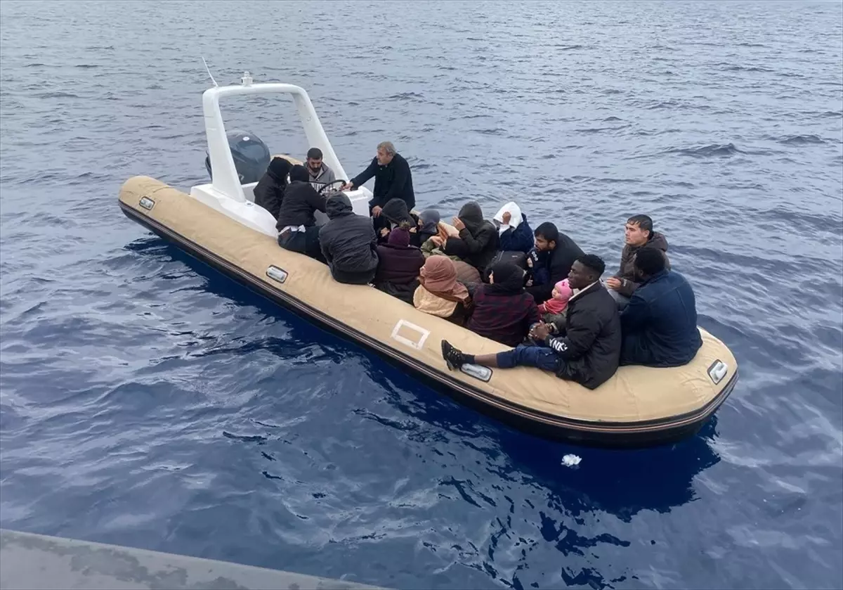 İzmir\'de 128 Düzensiz Göçmen Yakalandı