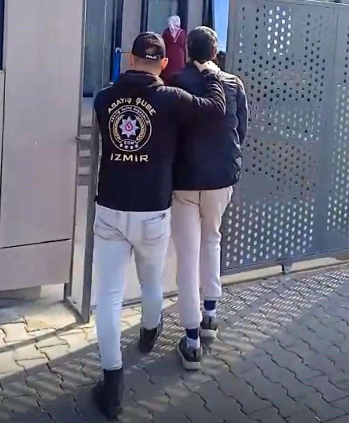 İzmir\'de Firari Hükümlü Yakalandı