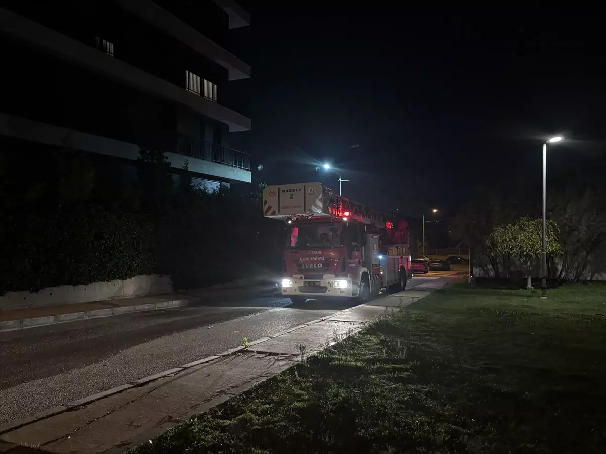 Gaziemir\'de Apartman Yangını