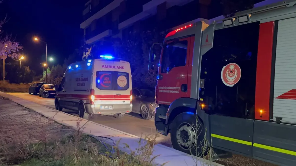 Gaziemir\'de Apartmanda Yangın: 4 Kişi ve 1 Köpek Kurtarıldı