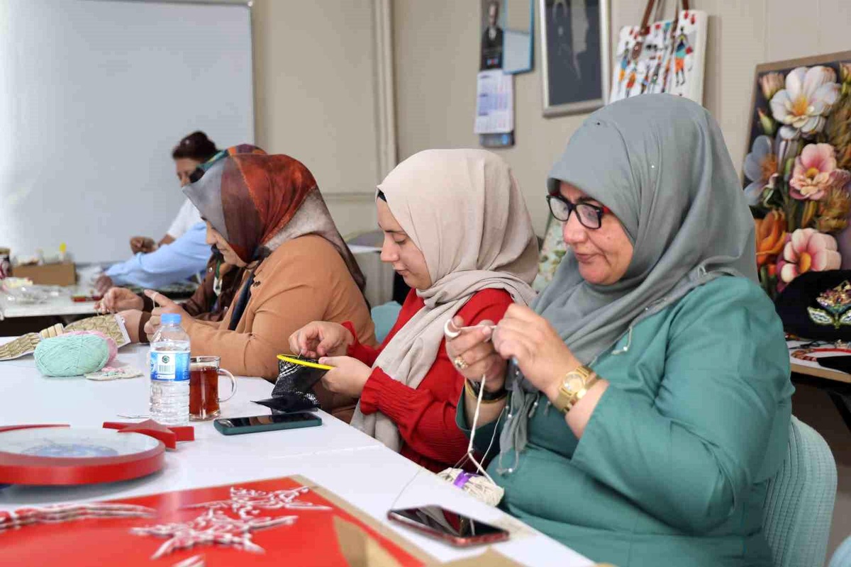 Elazığ\'da Kadınlar El Sanatları Kursu ile Sosyalleşiyor