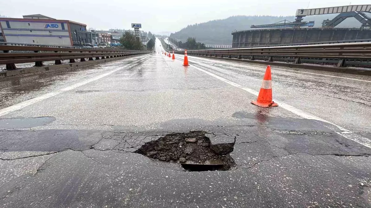 Asit Köprüsü\'nde Tehlikeli Çatlaklar
