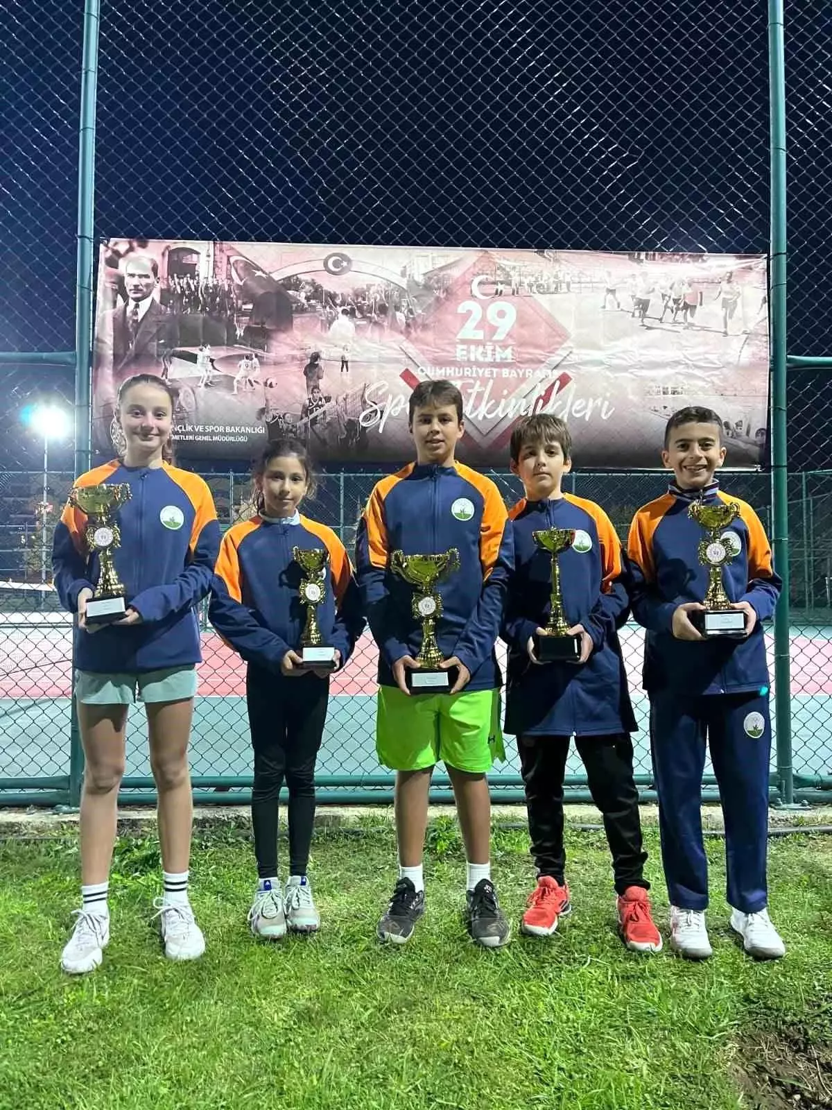 Osmangazi Belediyespor Tenis Takımı 29 Ekim Cumhuriyet Kupası\'nda Başarı Elde Etti