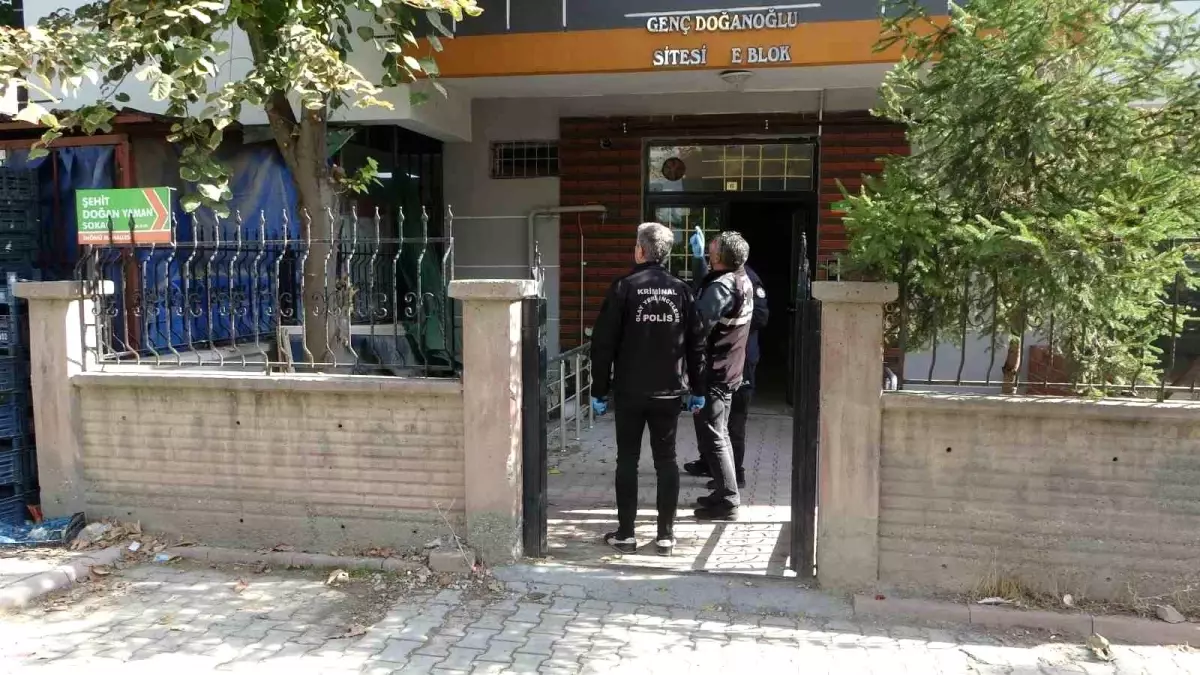 Malatya\'da Balkondan Düşen Genç Kız Ağır Yaralandı