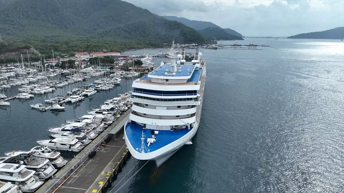 Marmaris\'e Kruvaziyerle 580 Turist Geldi