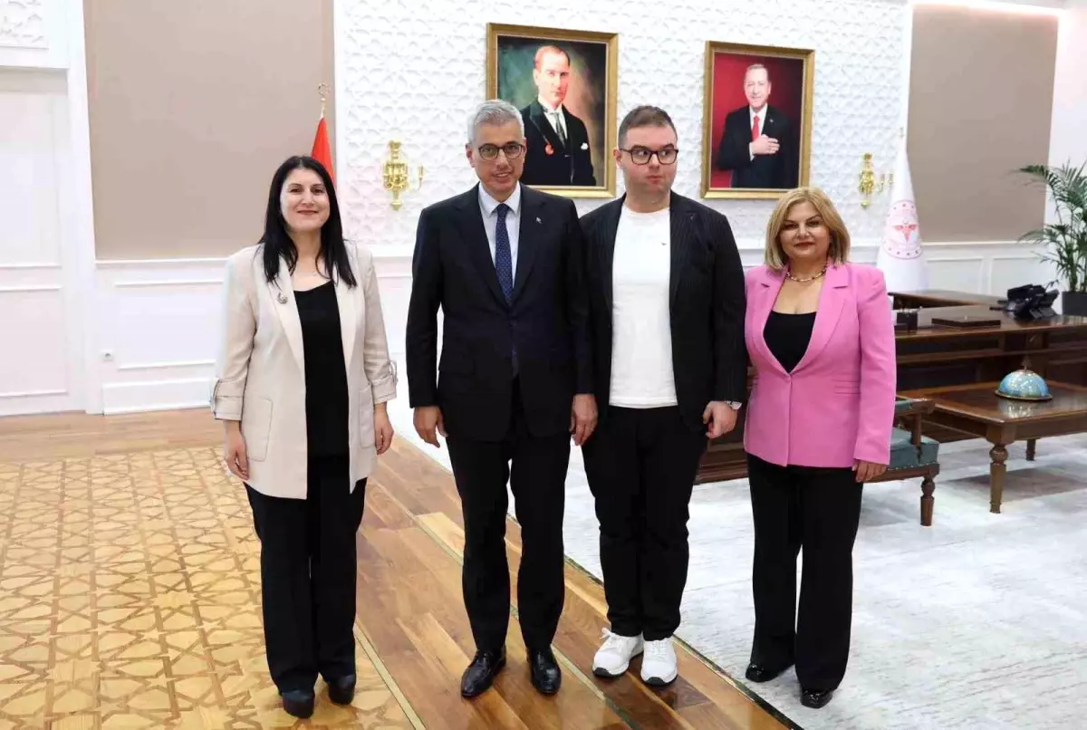 Otizm Raporu Sağlık Bakanı\'na Sunuldu