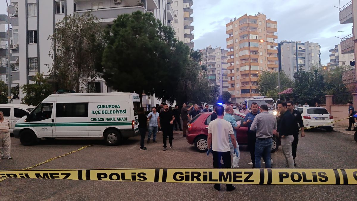 Oto galerici sokakta ölü bulundu