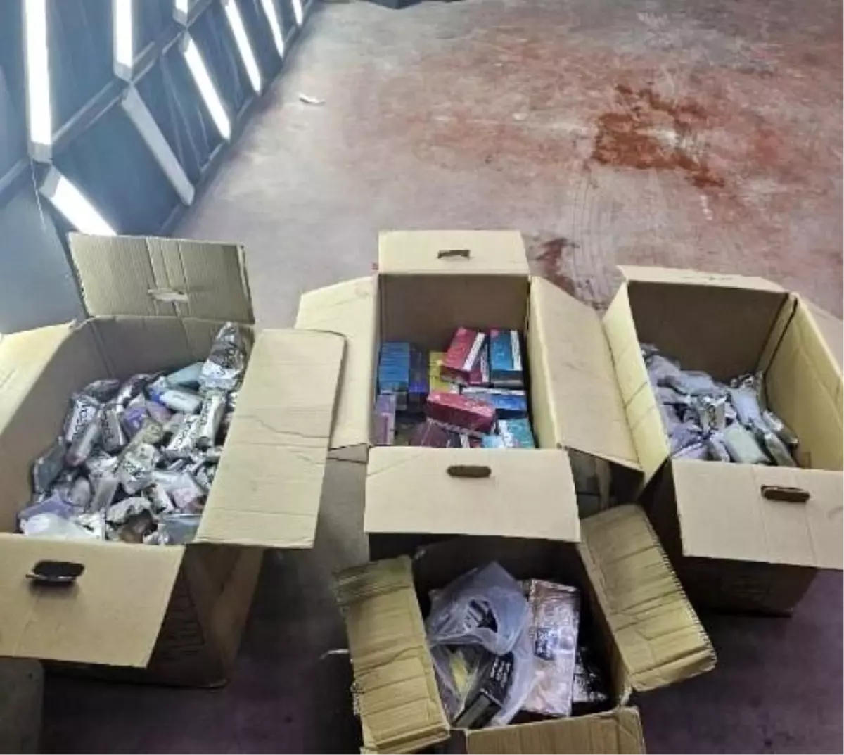 Sakarya\'da Kaçakçılık Operasyonu: 2 Gözaltı