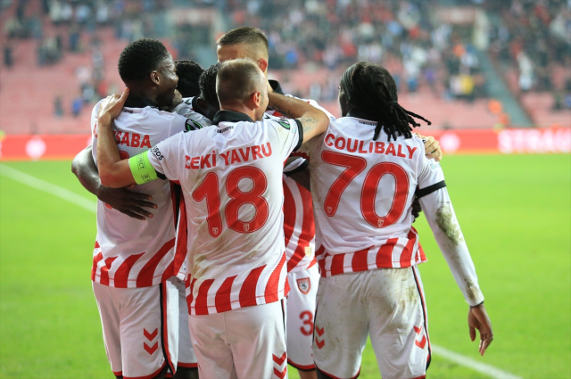 Samsunspor'dan tarihi bir zafer daha: 2'de 2