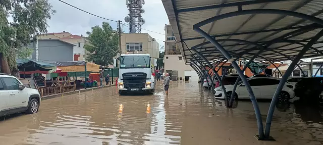 Selin vurduğu Foça'da durum gittikçe kötüleşiyor: Allah yardımcımız olsun Selin vurduğu Foça'da durum gittikçe kötüleşiyor: Allah yardımcımız olsun