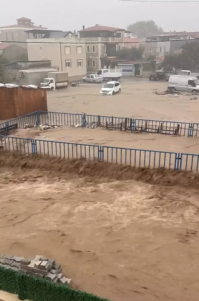 Selin vurduğu Foça'da durum gittikçe kötüleşiyor: Allah yardımcımız olsun Selin vurduğu Foça'da durum gittikçe kötüleşiyor: Allah yardımcımız olsun