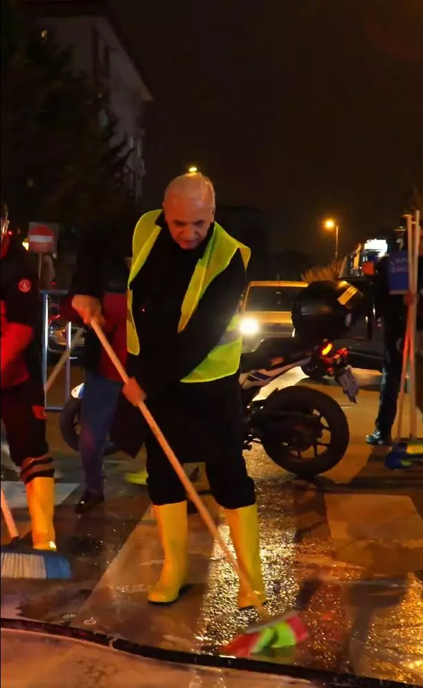 Tepkiler çığ gibi: Barajlar alarm verirken Ümraniye Belediyesi şov peşinde Tepkiler çığ gibi: Barajlar alarm verirken Ümraniye Belediyesi şov peşinde