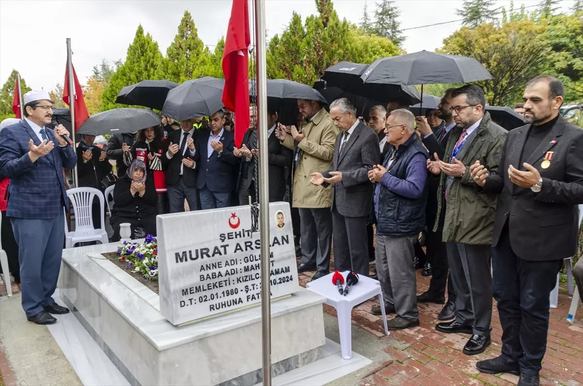 TUSAŞ saldırısında şehit olan taksi şoförü Murat Arslan mezarı başında anıldı