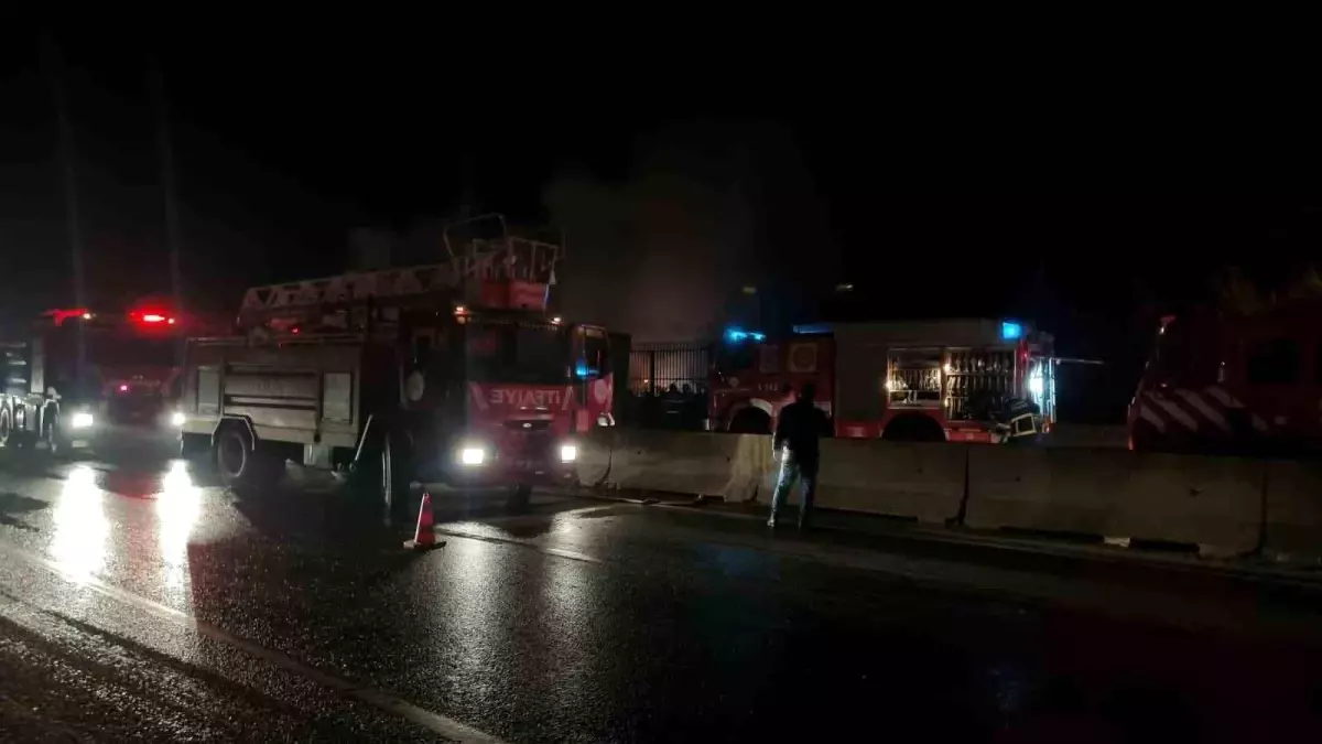 Yalova-İzmit Yolunda Tır Yangını