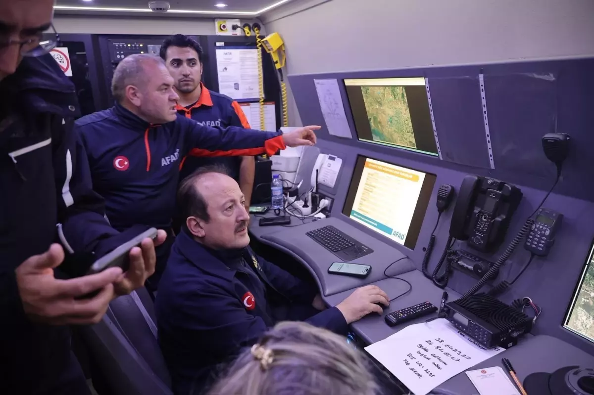 AFAD Başkanı İzmir\'de Sel Çalışmalarını İnceledi