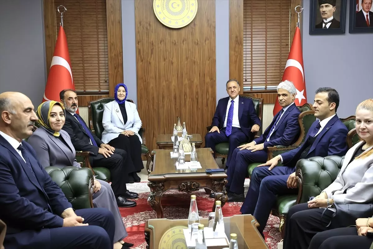 Aile ve Sosyal Hizmetler Bakan Yardımcısı Yenigün, Bingöl\'de bir çiftin nikah şahidi oldu