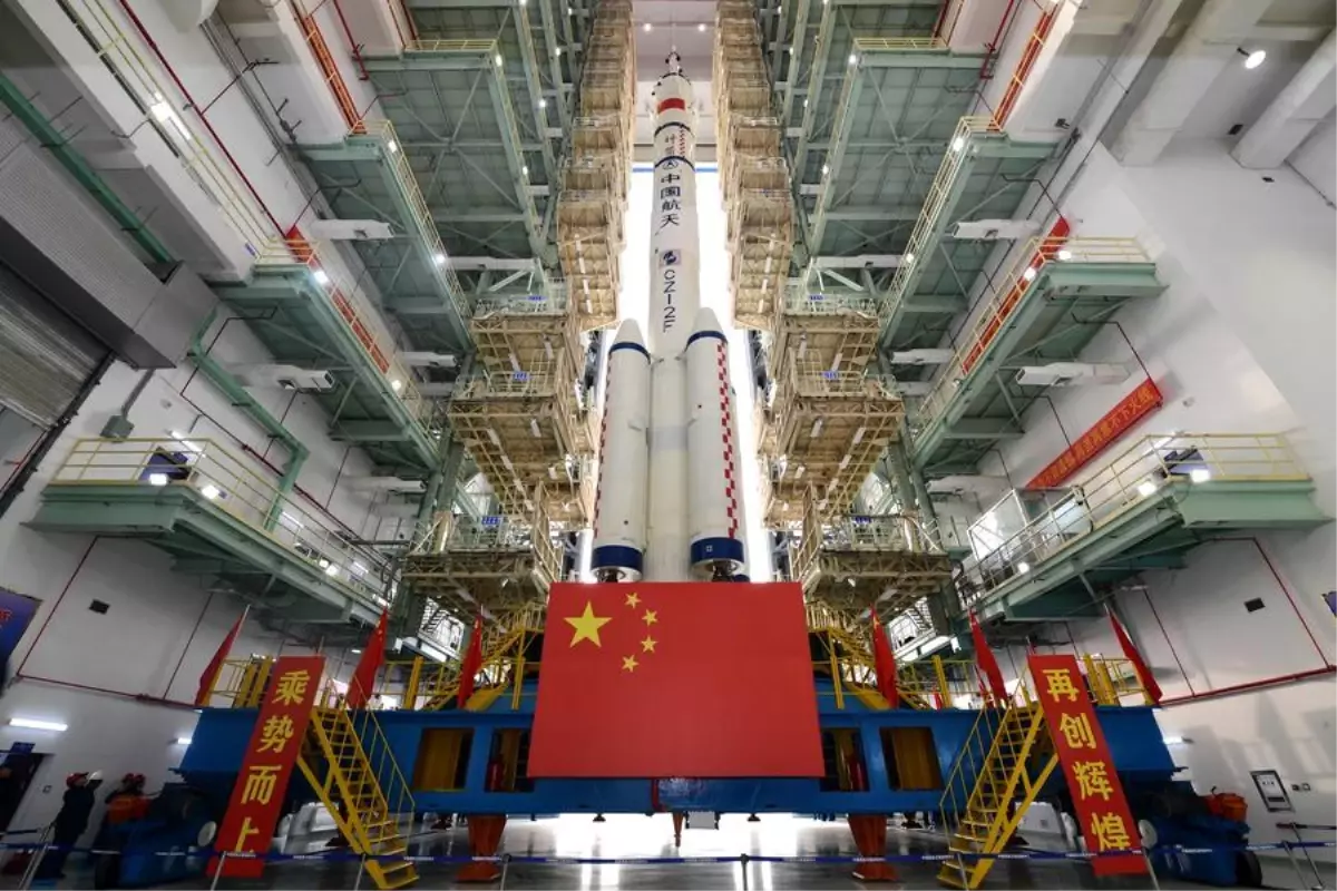 Shenzhou-21 Uzay Aracı Fırlatılıyor