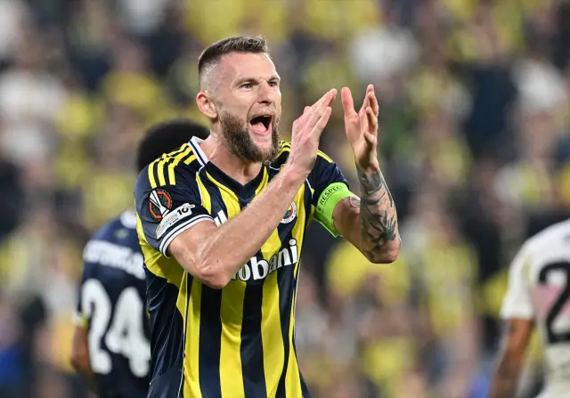 Atılan manşetleri görmeniz lazım! Bütün ülke Fenerbahçe'yi konuşuyor Atılan manşetleri görmeniz lazım! Bütün ülke Fenerbahçe'yi konuşuyor