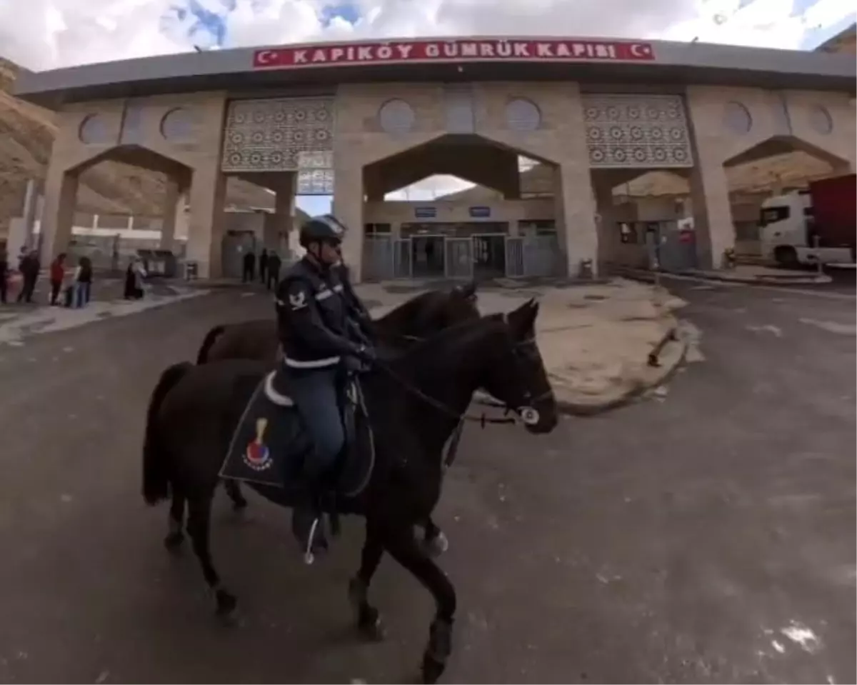 Atlı Jandarma\'dan Kapıköy\'de Güvenlik Devriyesi