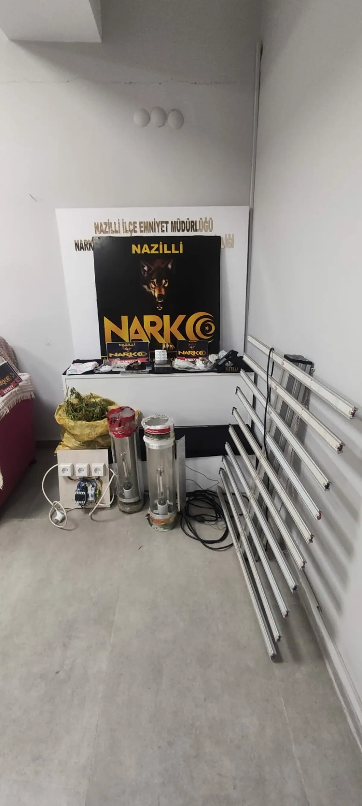 Nazilli\'de Uyuşturucu ve Silah Operasyonu