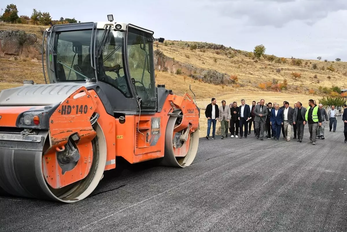 Kayseri Büyükşehir Belediye Başkanı Büyükkılıç Tomarza\'da Altyapı Çalışmalarını İnceledi