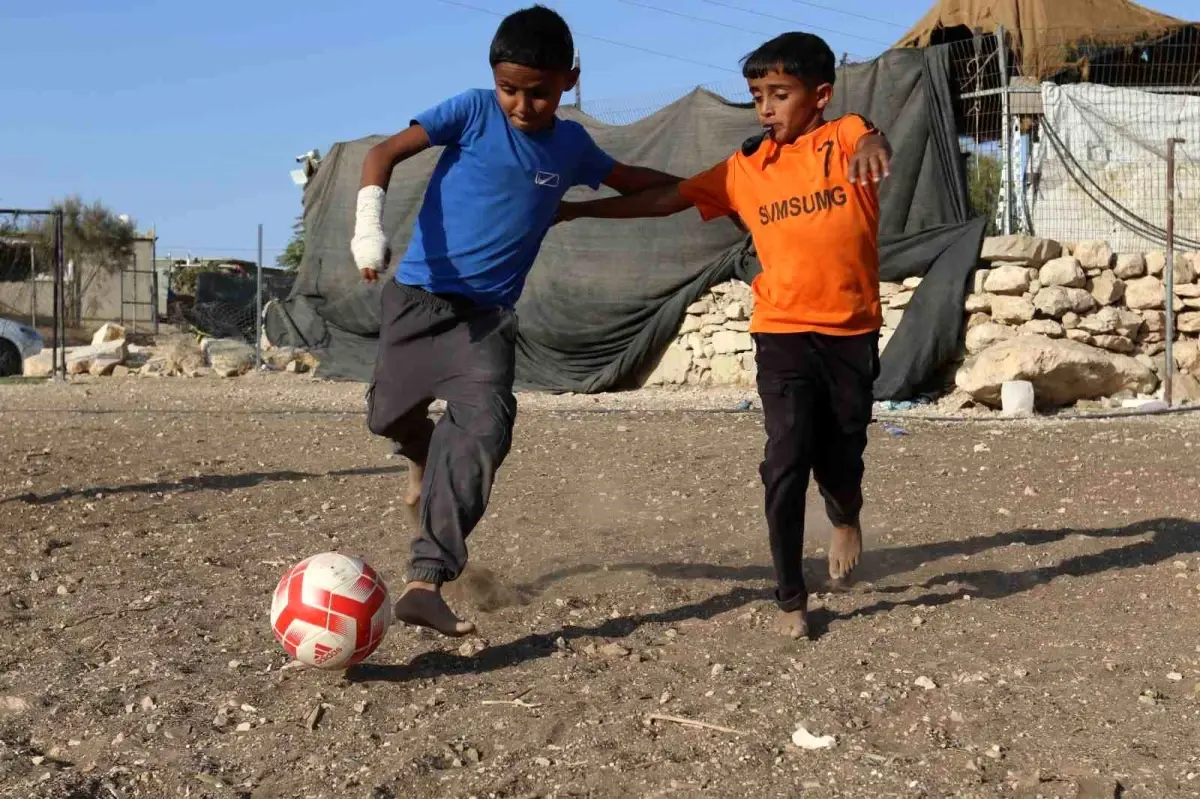 Batı Şeria\'daki Filistinliler, Yahudi yerleşimcilerin saldırıları karşısında can güvenlikleri olmadan yaşıyor