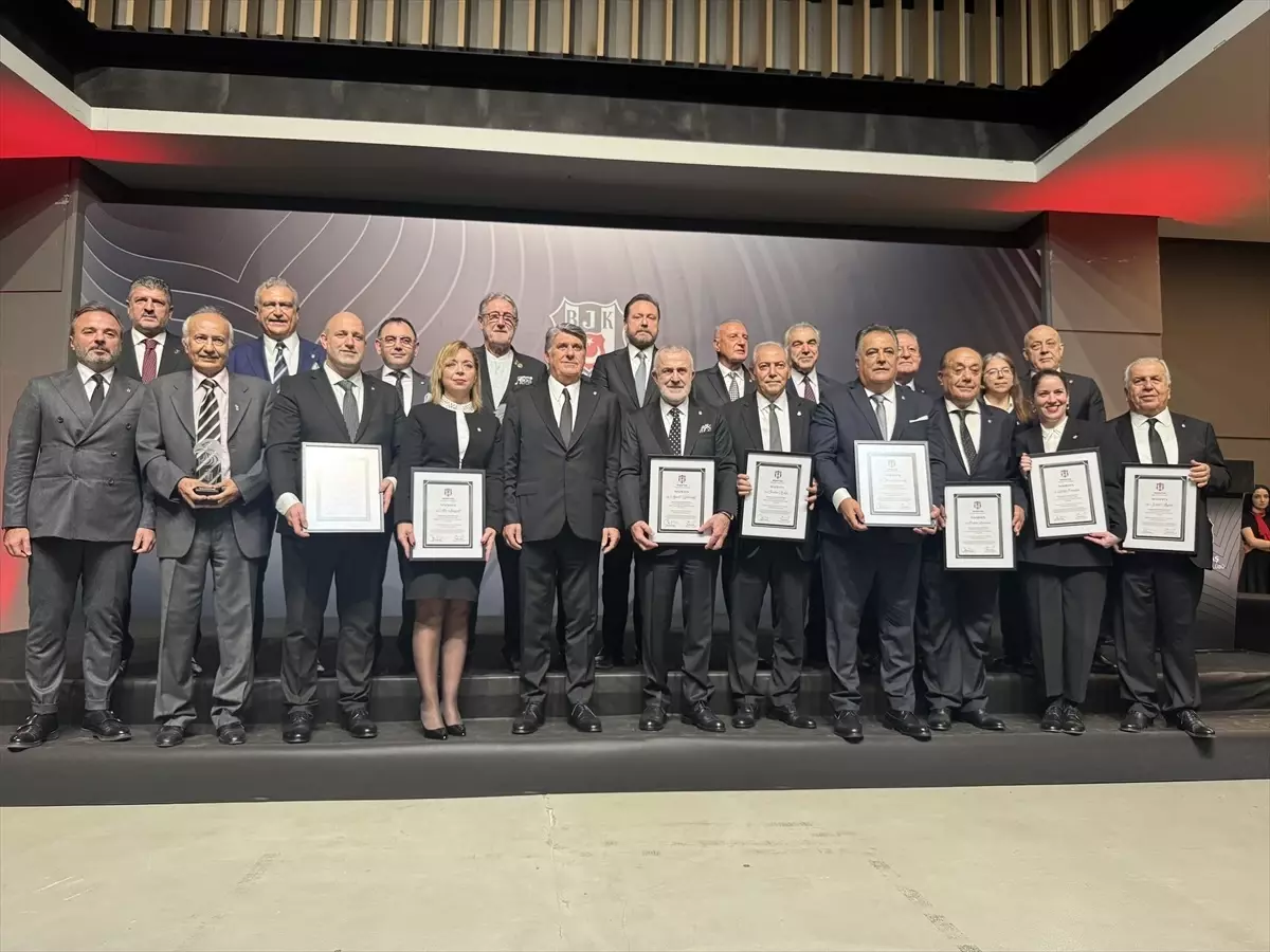 Beşiktaş\'ta Yeni Divan Kurulu Mazbatasını Aldı