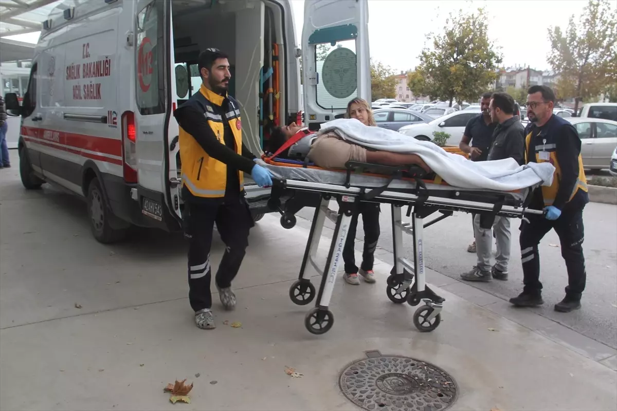 Beyşehir\'de İnşaat İşçisi Düşerek Yaralandı