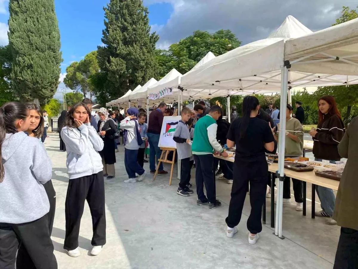 Öğrencilerden Gazze\'ye Destek Panayırı