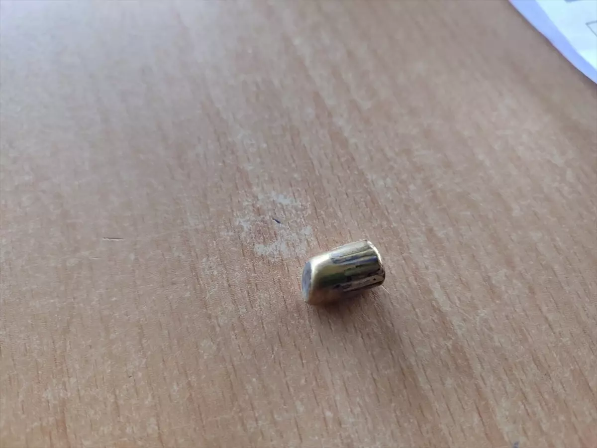 Demirtaş\'ta Minibüs Durağına Yorgun Mermi Isabet Etti