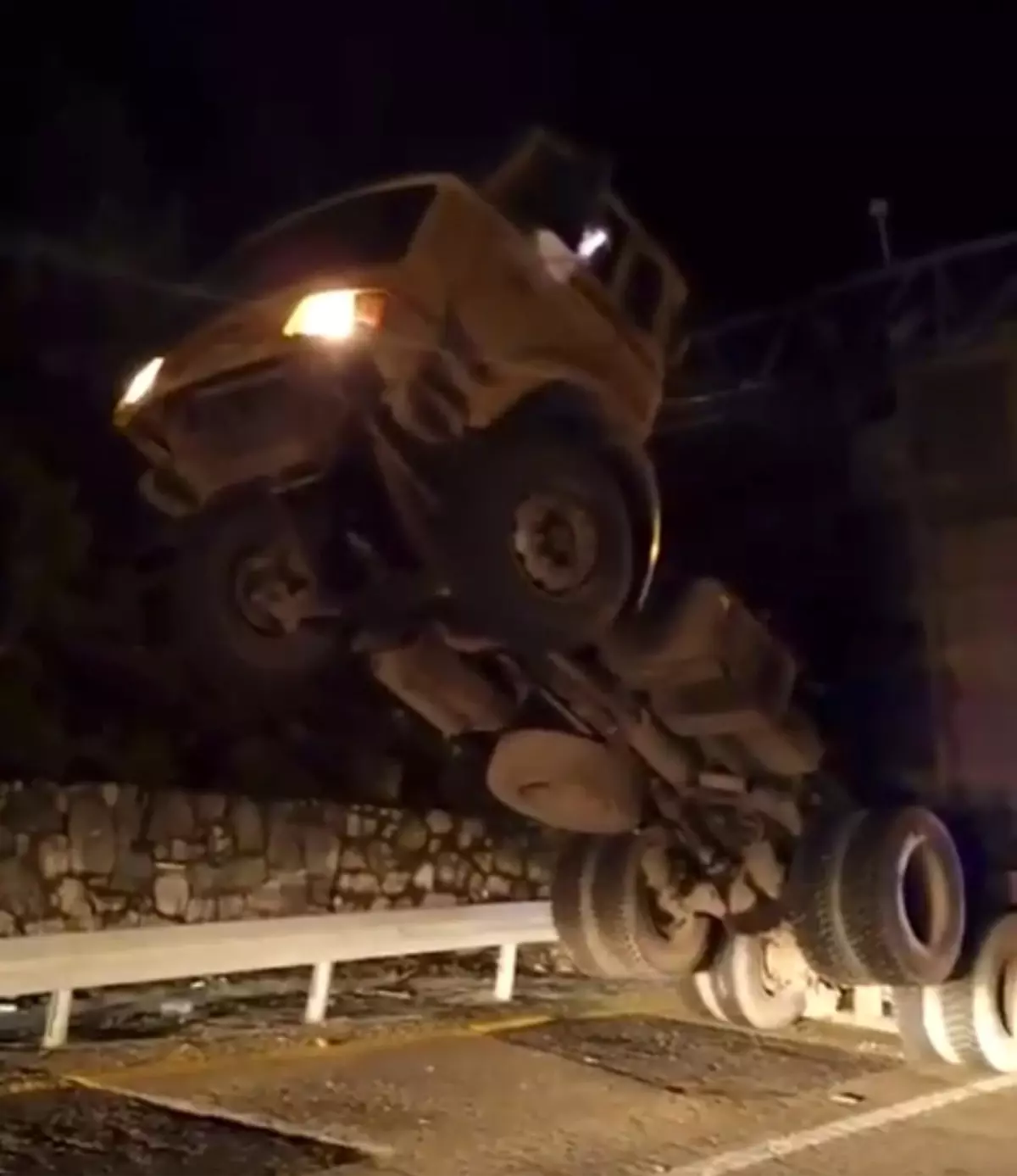 Bolu\'da Kamyon Kazası: Sürücü Kurtarıldı