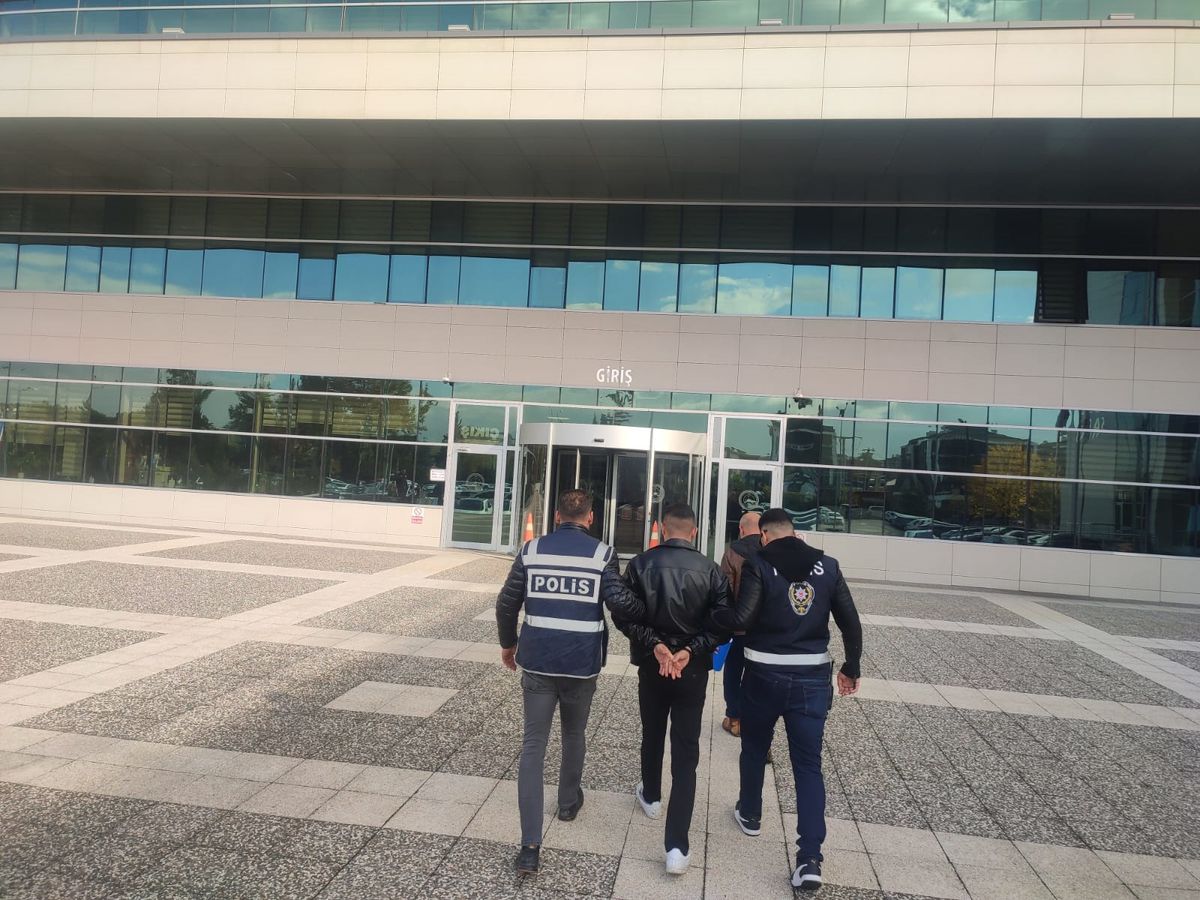Dedesinin Evindeki Eşyaları Çalan Genç Tutuklandı