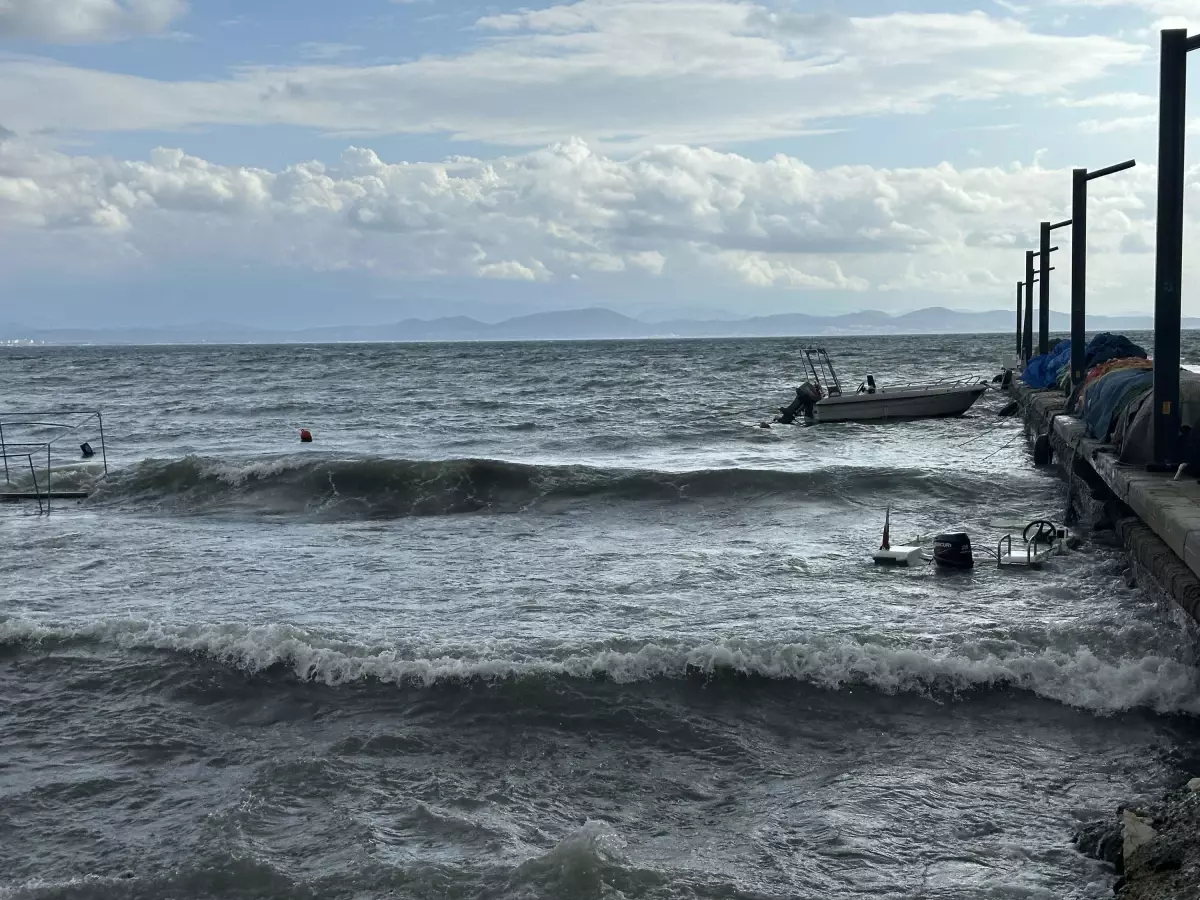 Edremit\'te Lodos Fırtınası Tekne Batırdı