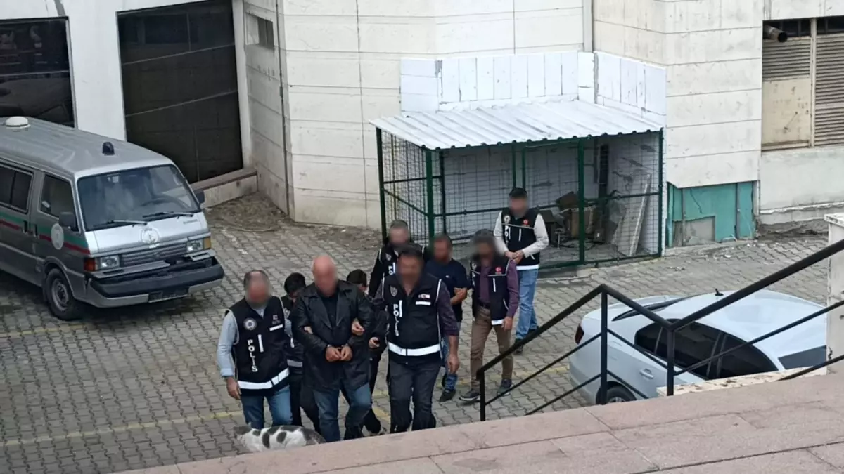 Balıkesir\'de 3 Kişi Öldürüldü, 3 Şüpheli Adliyeye Sevk Edildi