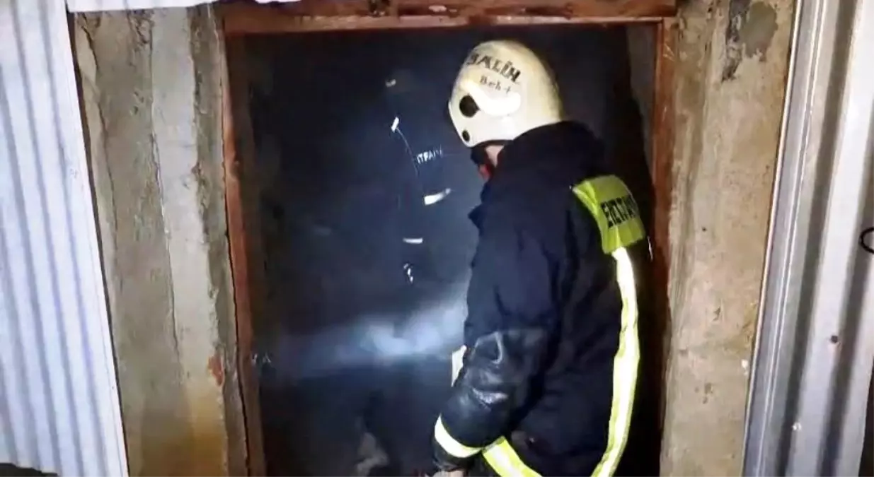 Kütahya\'da Ahşap Ev Yangını: Ekipler 2 Saatte Söndürdü