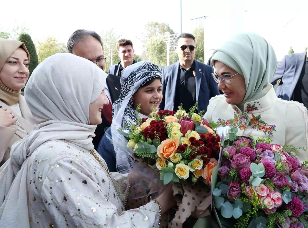 Emine Erdoğan: "Siirt\'te gösterdiğiniz kardeşliği hiç unutmadık, unutmuyoruz"
