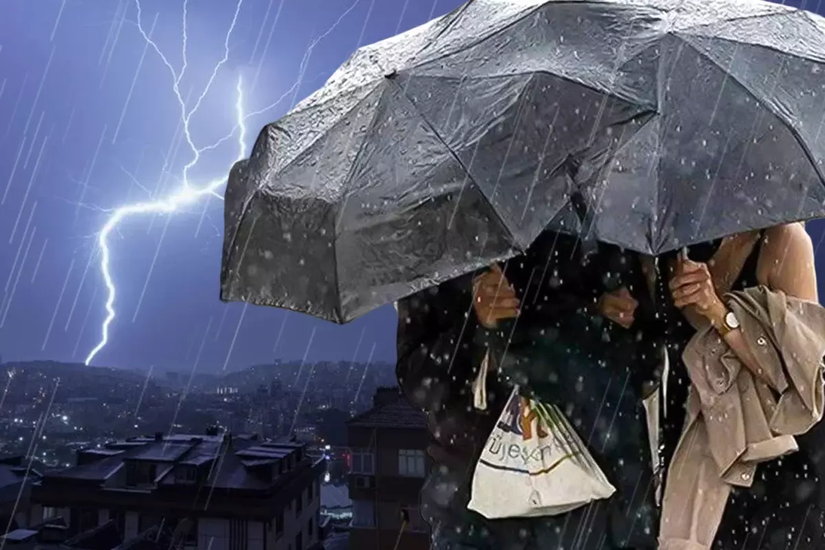 İstanbul\'da yağış başladı, trafik felç! Harita kırmızıya döndü