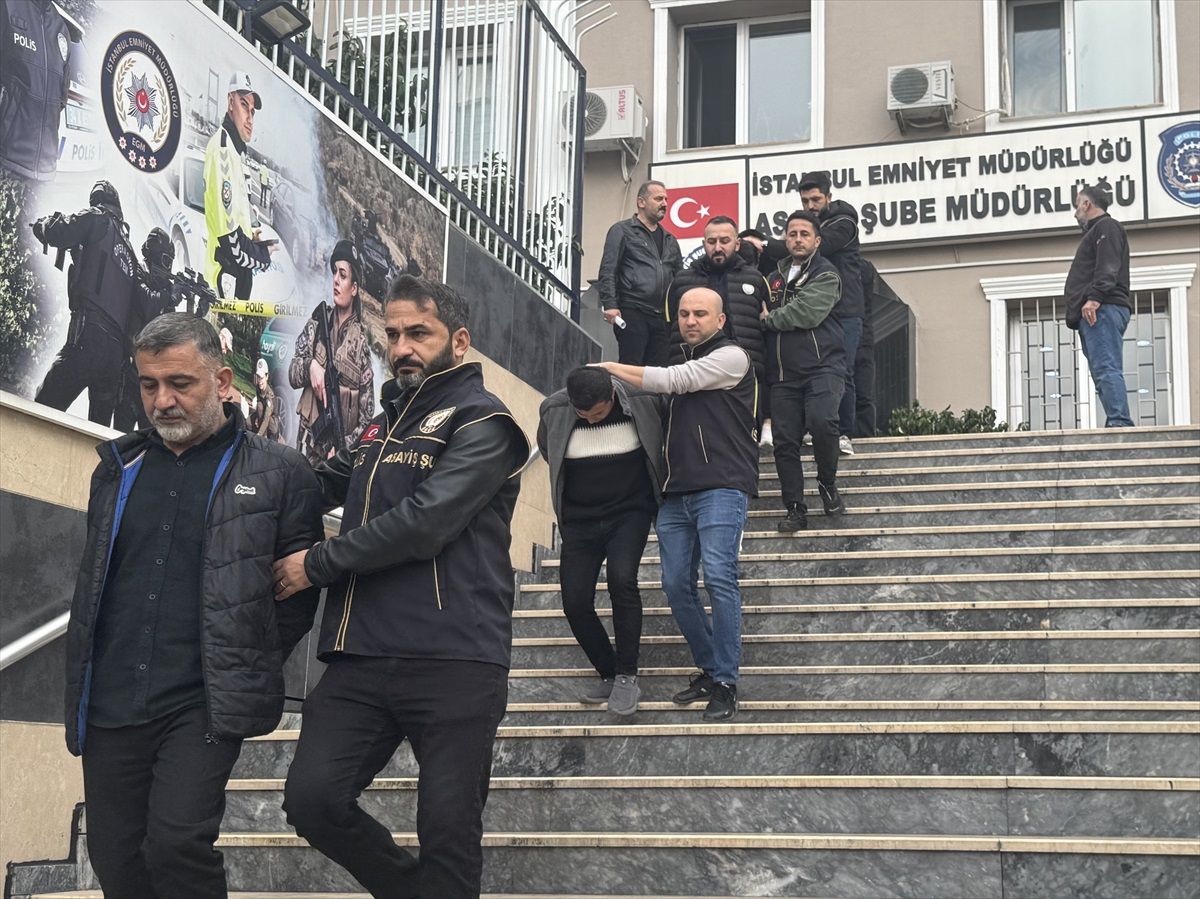 İstanbul\'da Oto Hırsızlığı Operasyonu: 50 Araç Ele Geçirildi