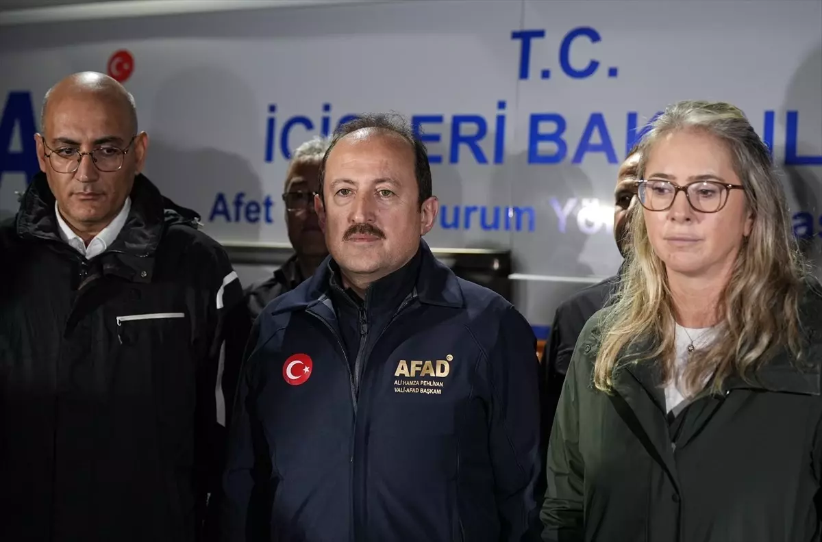 Foça\'da Sel Faciası: 70 Yaşındaki Adam Kayboldu