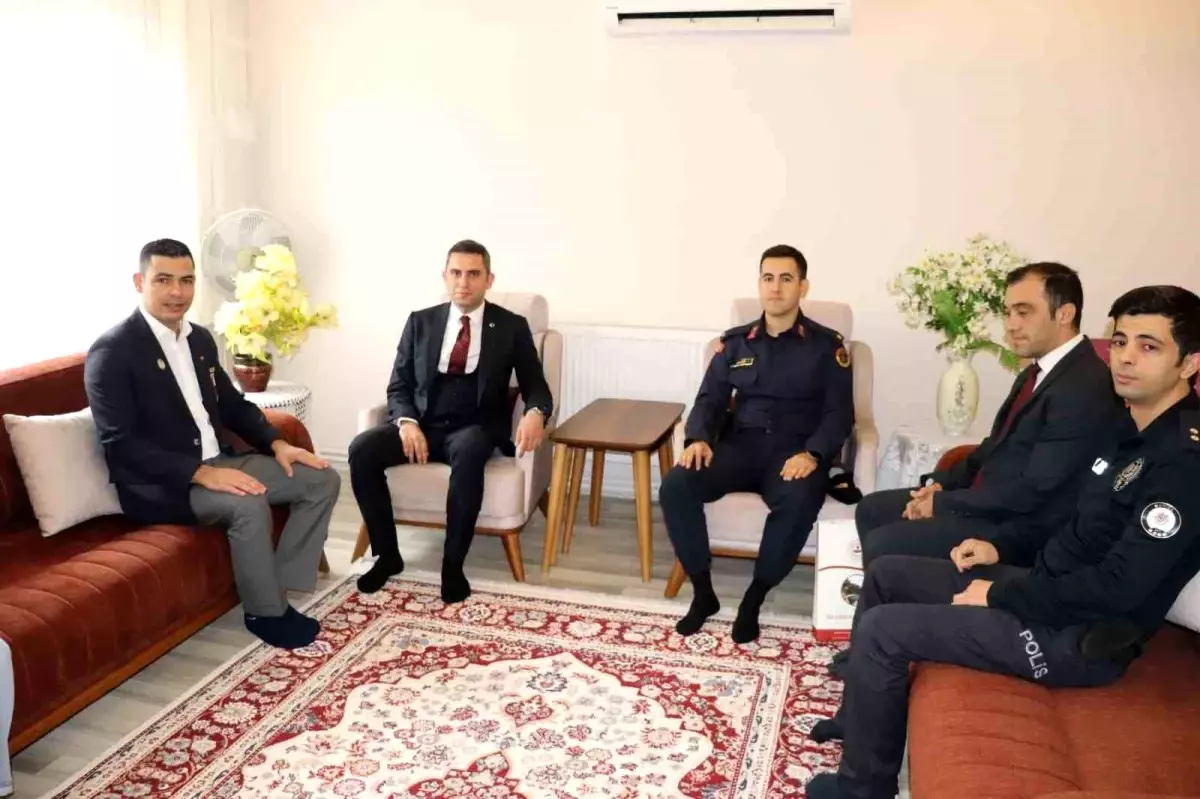 Selendi Kaymakamı Mücahit Enes Yıldız\'dan İlk Ziyaret: Usturumcalı Halil Efe\'nin Kabri