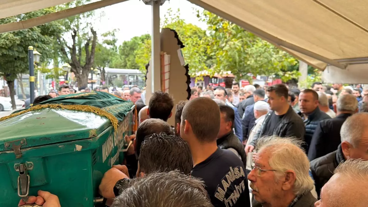 Alaşehir\'deki Trafik Kazasında İki Kişi Hayatını Kaybetti