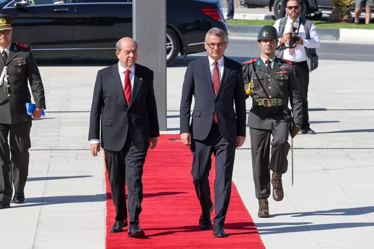 KKTC\'de Erhürman görevine başladı! İlk mesajında Rumlara mesaj verdi
