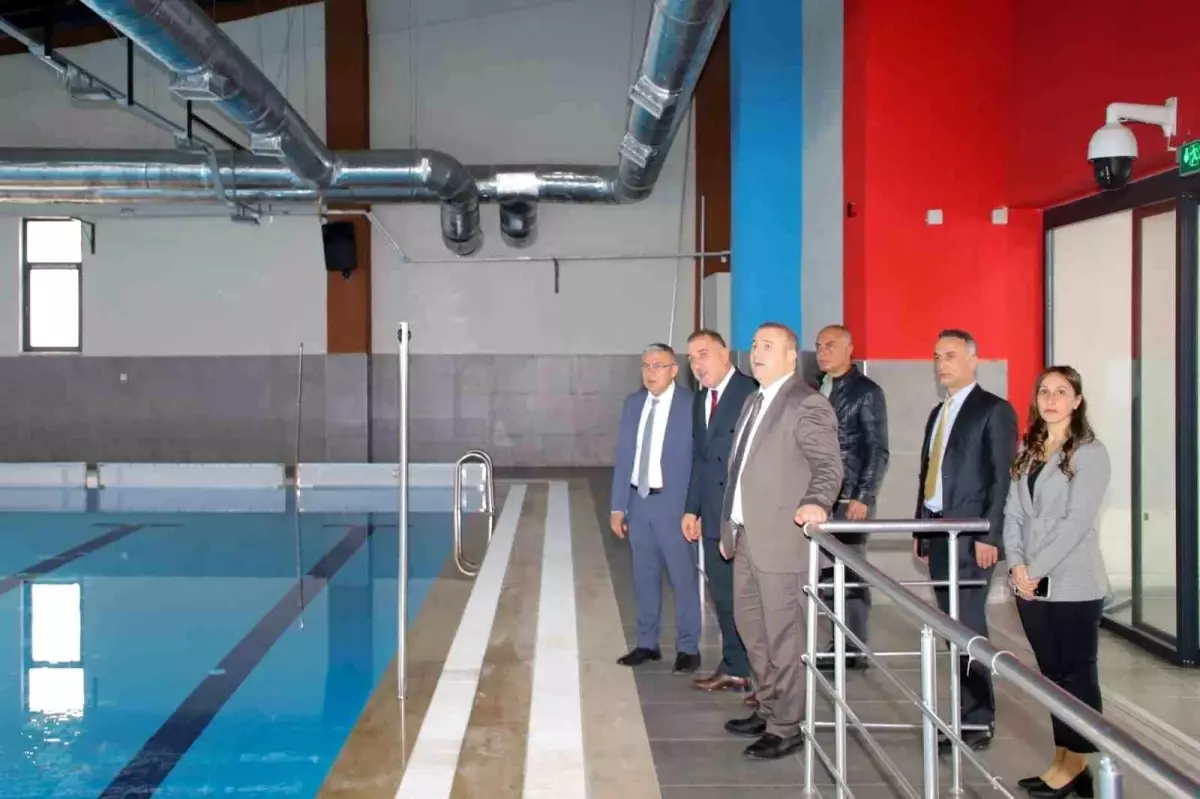 Aydın Gençlik ve Spor İl Müdürü Yüzme Havuzu\'nda İncelemelerde Bulundu