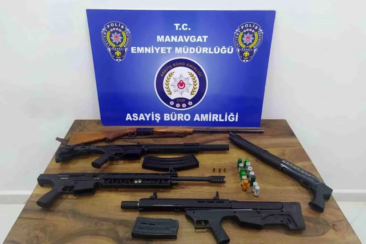 Manavgat\'ta Eş Zamanlı Operasyon: 6 Gözaltı