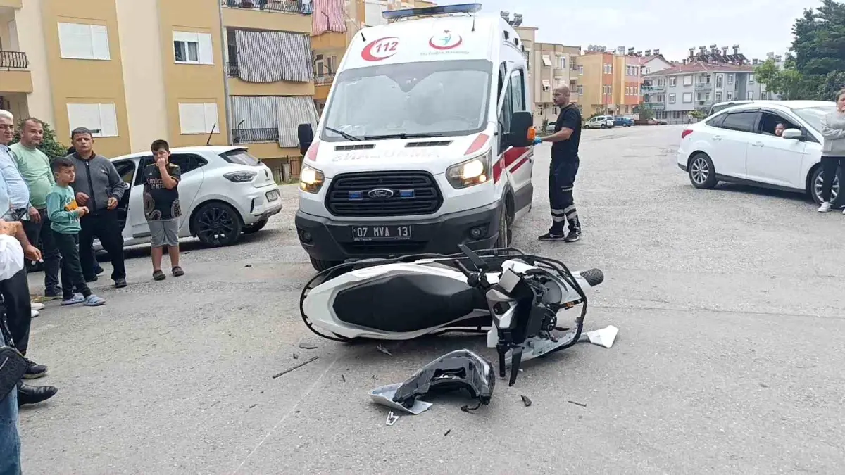 Manavgat\'ta Trafik Kazası: Motosiklet Sürücüsü Yaralandı