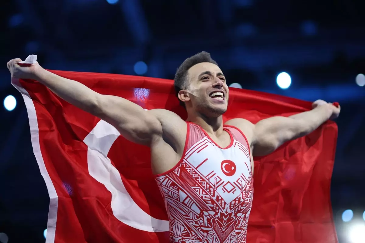 Milli cimnastikçi Adem Asil dünya ikincisi