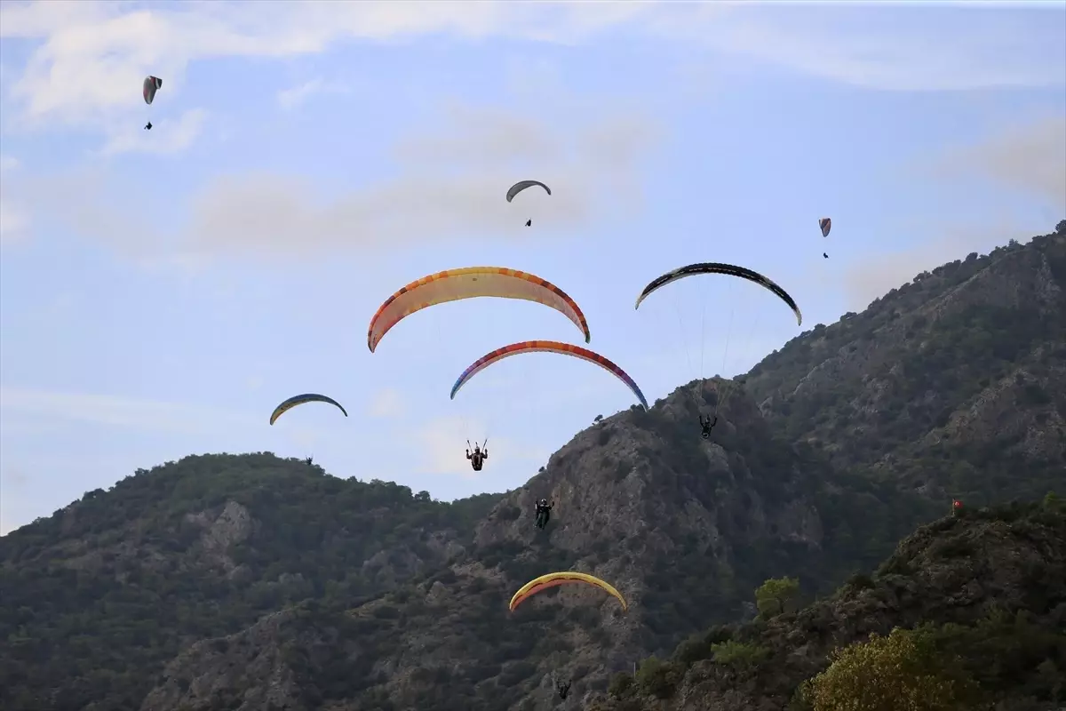 Ölüdeniz Hava Oyunları Festivali Devam Ediyor